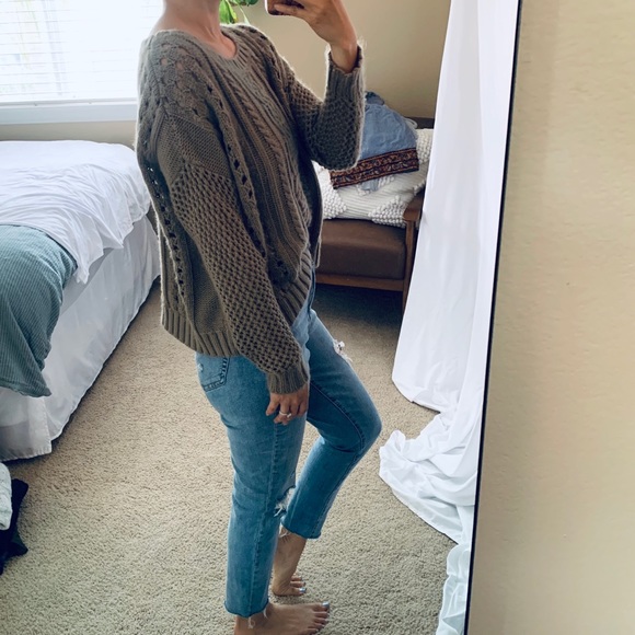 Trouve Loose Cropped Cable Knit Sweater - Picture 7 of 9